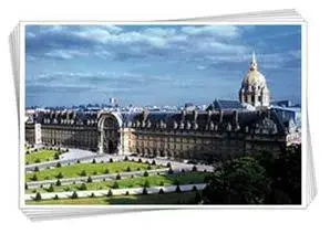 Fachada del Hôtel des Invalides en París, edificio histórico del siglo XVII