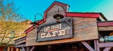 Last Chance Cafe en Disneyland Paris con decoración del oeste americano
