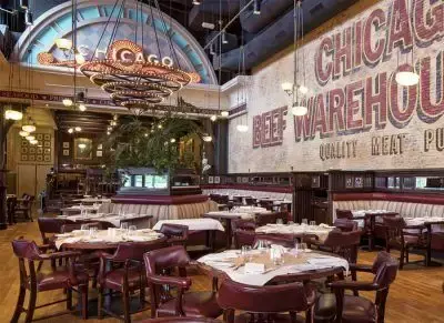 The Steakhouse en Disney Village, restaurante de estilo Chicago con especialidad en costillas y T-bone steak