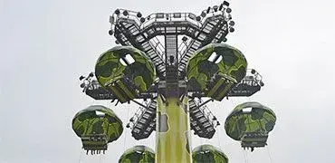 Atracción Toy Soldiers Parachute Drop, aventura en Toy Story con caída simulada desde 25 metros