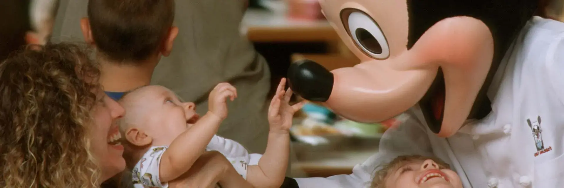 Servicio Baby Switch que permite a los padres disfrutar de atracciones sin hacer fila dos veces