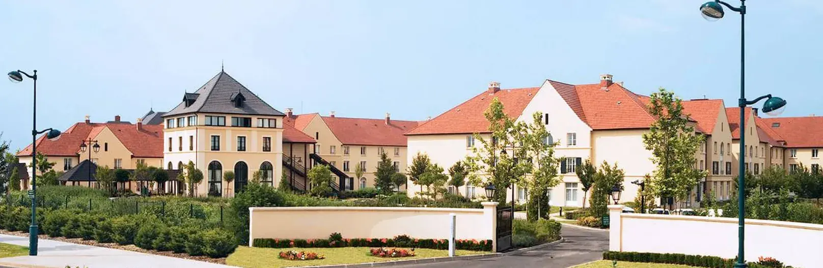 Campanile Val de France, hotel rural con restaurante, área de juegos y vistas panorámicas cerca de Disneyland