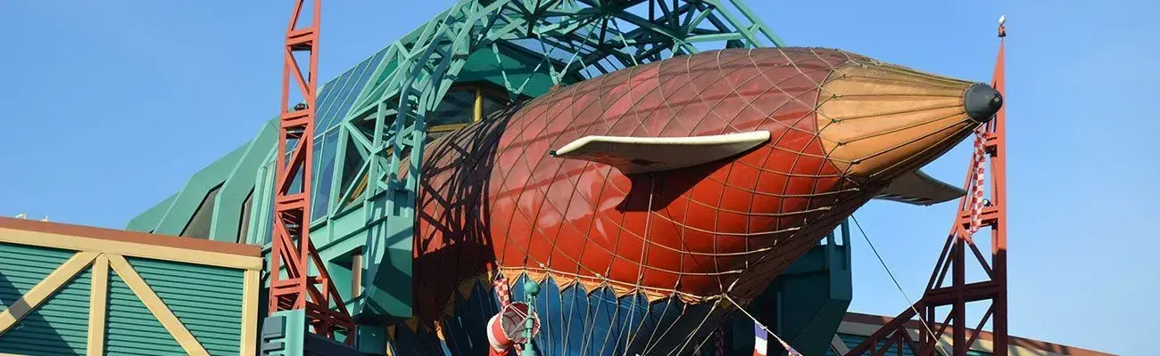 Café Hyperion en Disneyland Paris con hamburguesas y show de La Academia Jedi