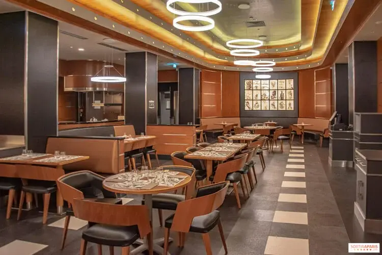 Downtown Restaurant en el Hotel New York – The Art of Marvel con cocina internacional y estilo moderno