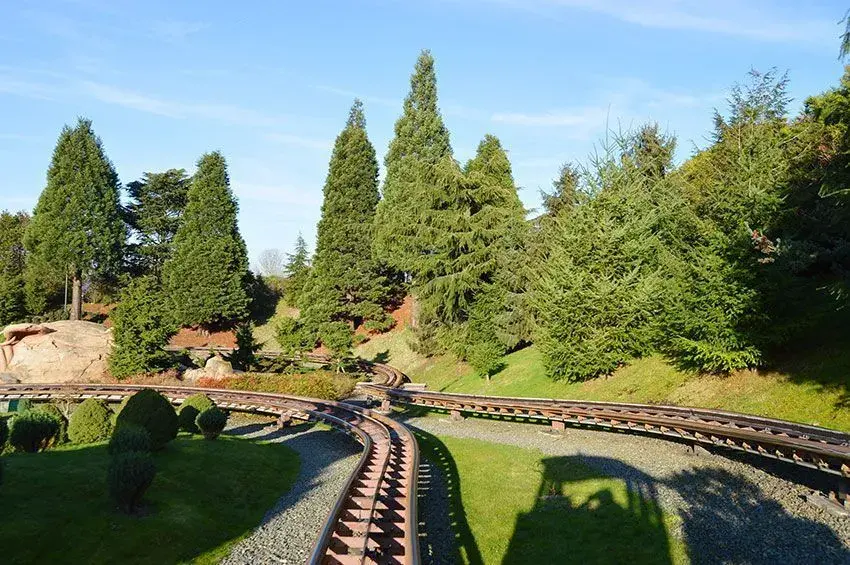 Carril del tren Casey Jr en Disneyland Paris, detalle de la vía
