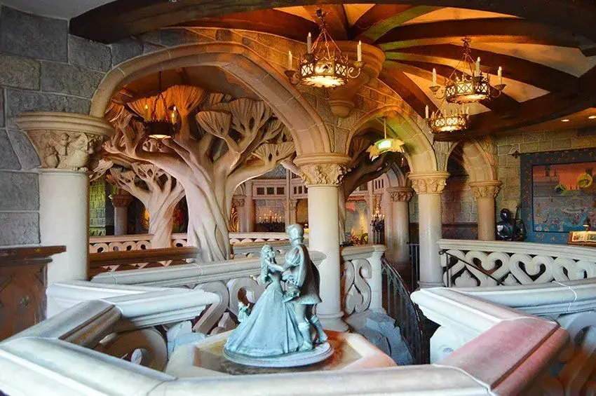 castillo-de-la-bella-durmiente-en-disneyland-par-s-historia
