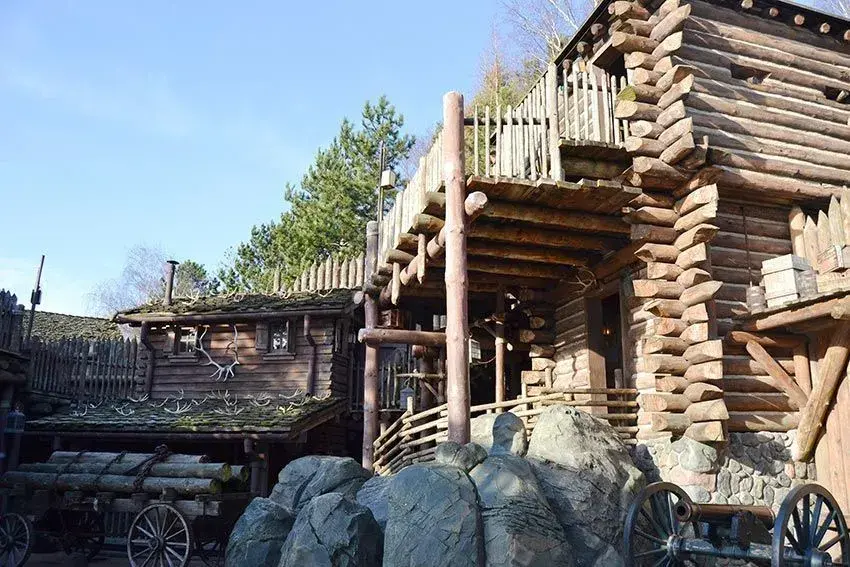 Entrada principal a Fort Comstock en Frontierland, Disneyland Paris