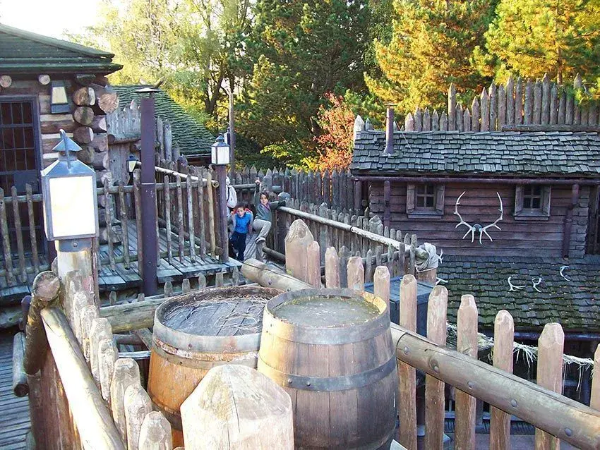 Familias disfrutando del recorrido Legends of the Wild West