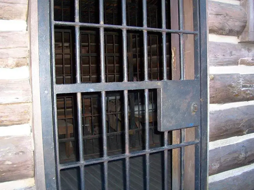Puerta de la prisión de Fort Comstock