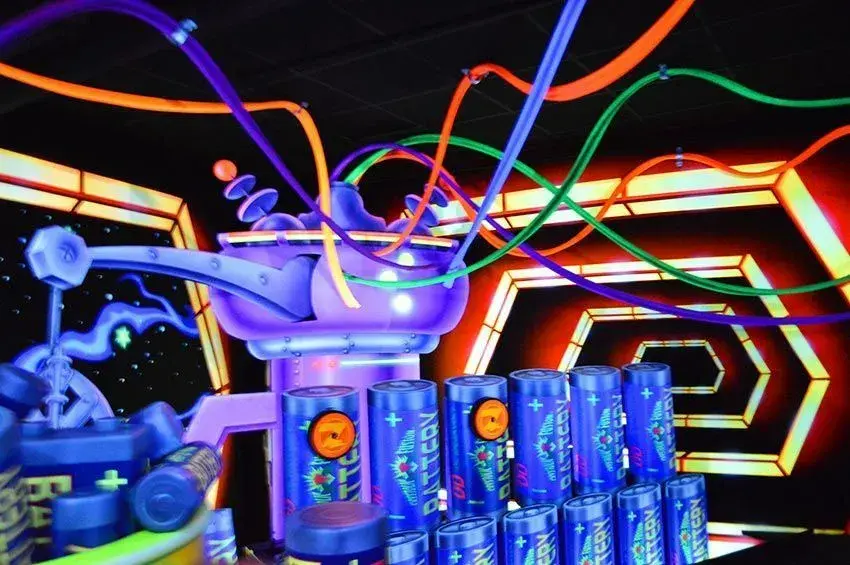 Robots y tropas enemigas del Emperador Zurg en el circuito