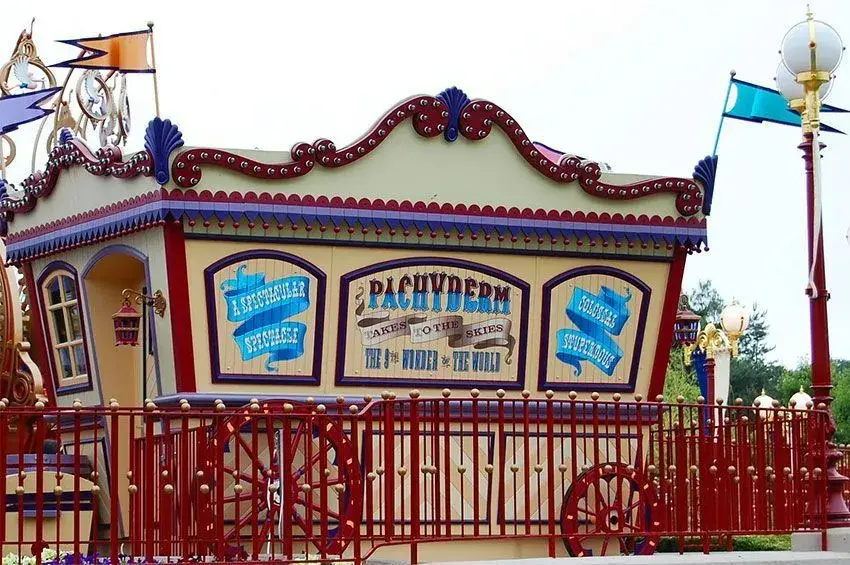 Caseta temática de Dumbo Volador en Disneyland París
