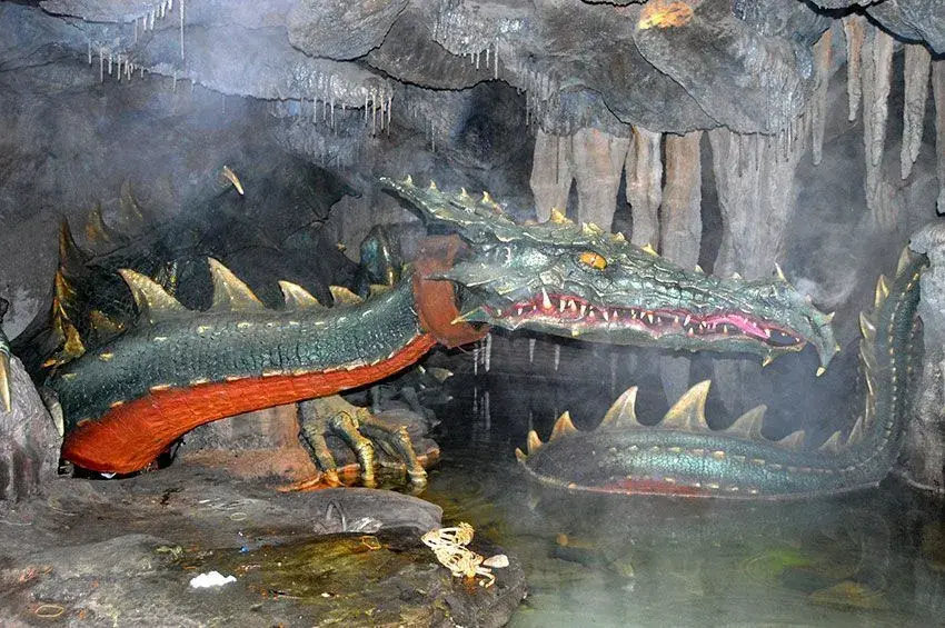 El dragón en su guarida, Disneyland París