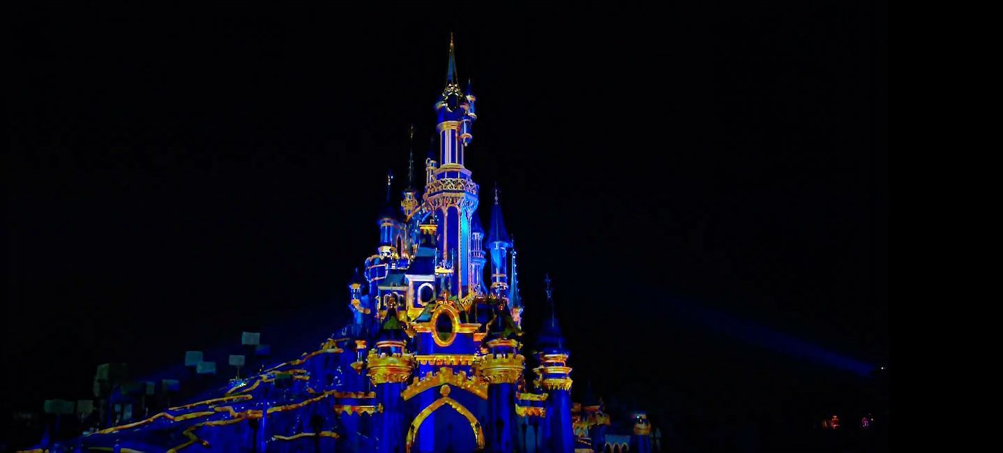Disney Illuminations, castillo iluminado con fuegos artificiales en Disneyland París