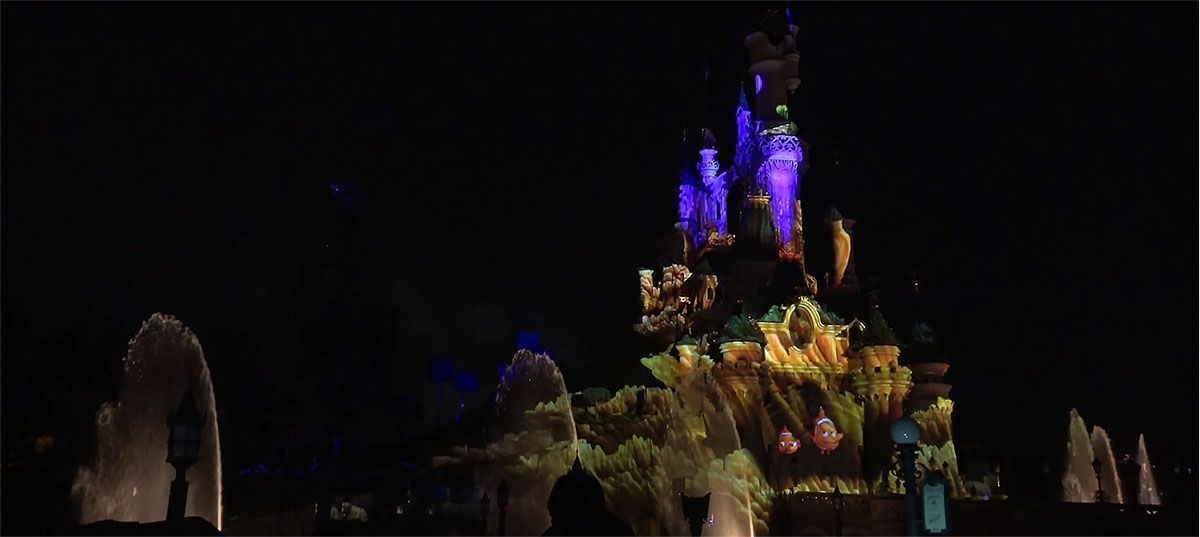 Tortugas de Disney Illuminations en el espectáculo nocturno