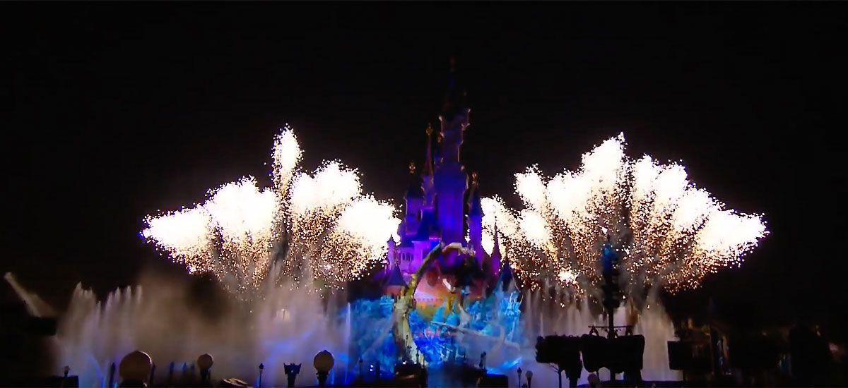 Escena de La Bella y la Bestia en Disney Illuminations