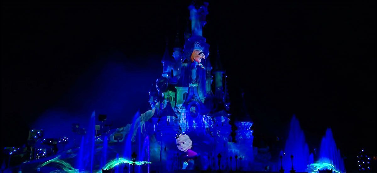 Final iluminado en Disney Illuminations sobre el castillo
