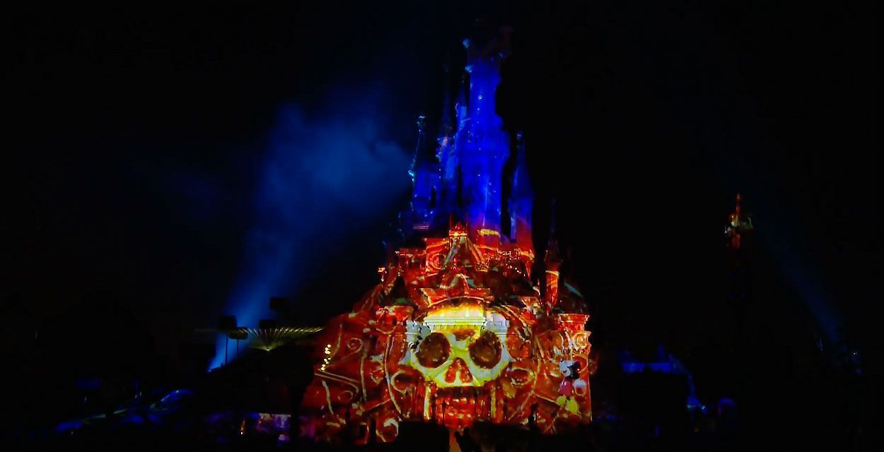 Nemo y personajes submarinos en el espectáculo Disney Illuminations