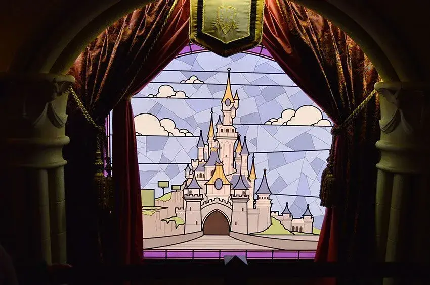 El tercer cuadro decorativo en el Pabellón de Princesas en Disneyland® Paris