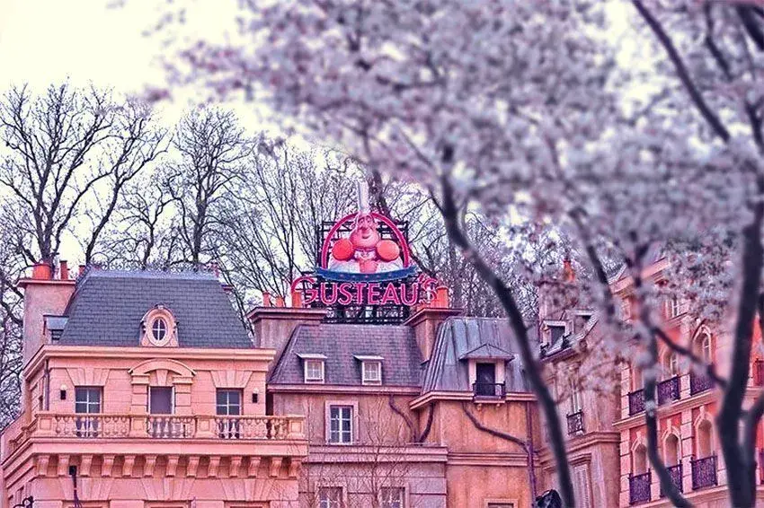 Imagen del Gusteau en la atracción Ratatouille: L'Aventure Totalement Toquée de Rémy
