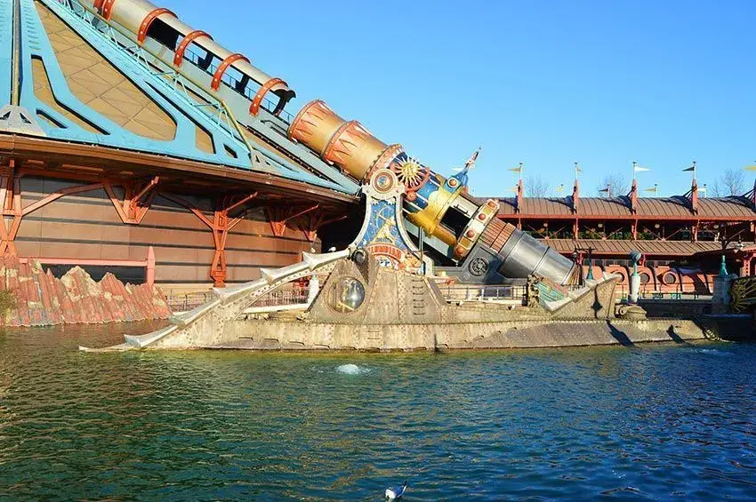 Cañón de la atracción Space Mountain en Disneyland Paris