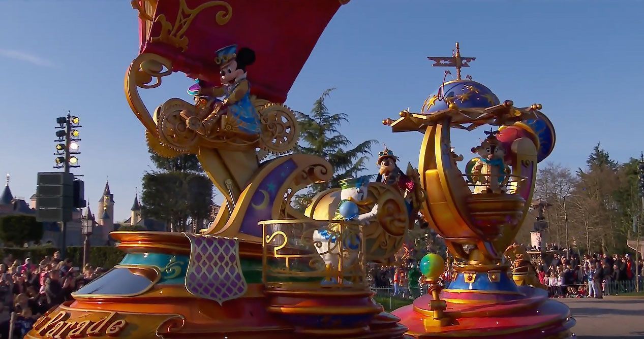 Personajes de Disney en el desfile Stars on Parade