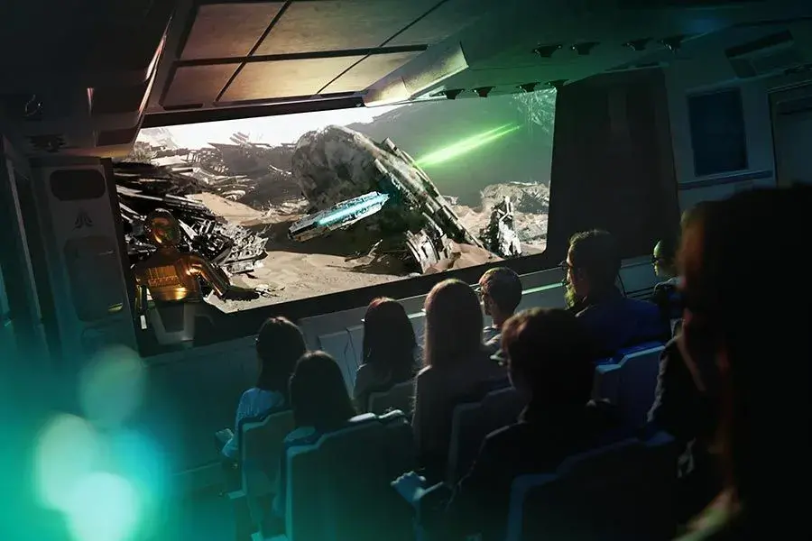 Otra imagen del cine interactivo dentro de Star Tours, con efectos visuales de Star Wars 