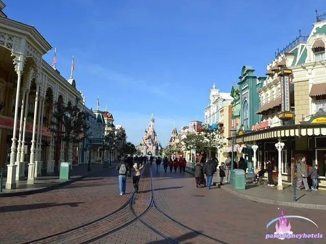 Visitantes de Main Street USA - Disneyland París