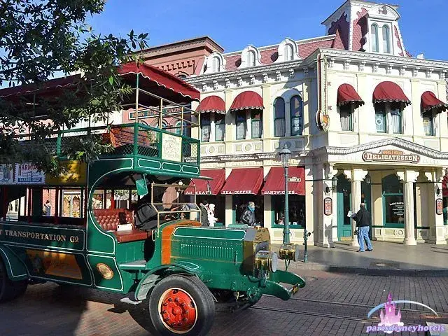 Automóviles de época en Main Street USA - Disneyland París