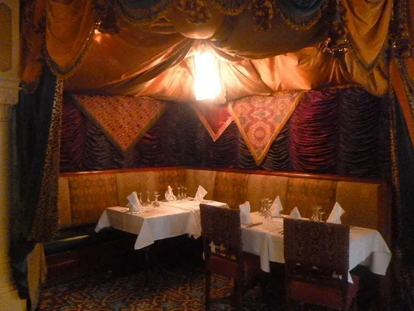 Walt's Restaurant - Pasillos de la planta superior