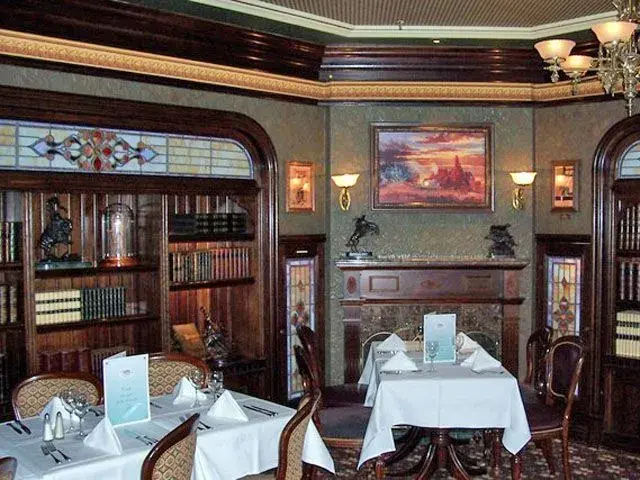Walt's Restaurant - Salón Adventureland