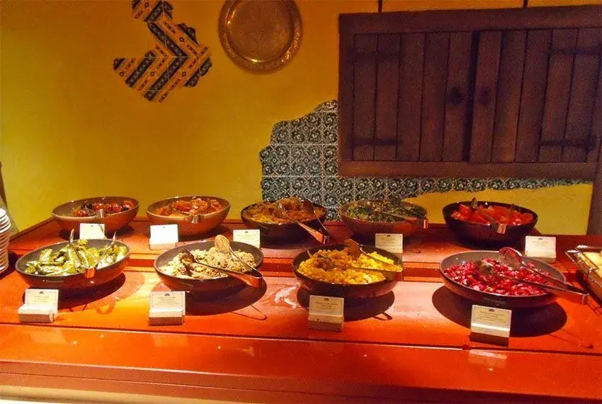 Selección de humus y mezze orientales