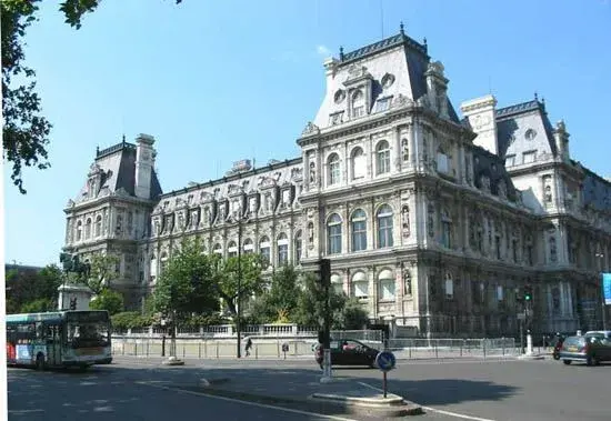 Vista trasera del Hôtel de Ville (Ayuntamiento de París)