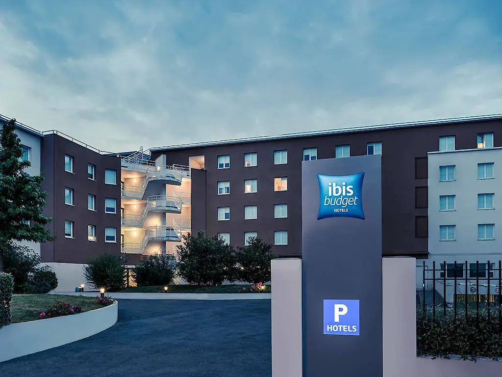 Ibis Budget Marne la Vallée cercano a Disneyland Paris con wifi gratuita, aparcamiento privado y desayuno económico.