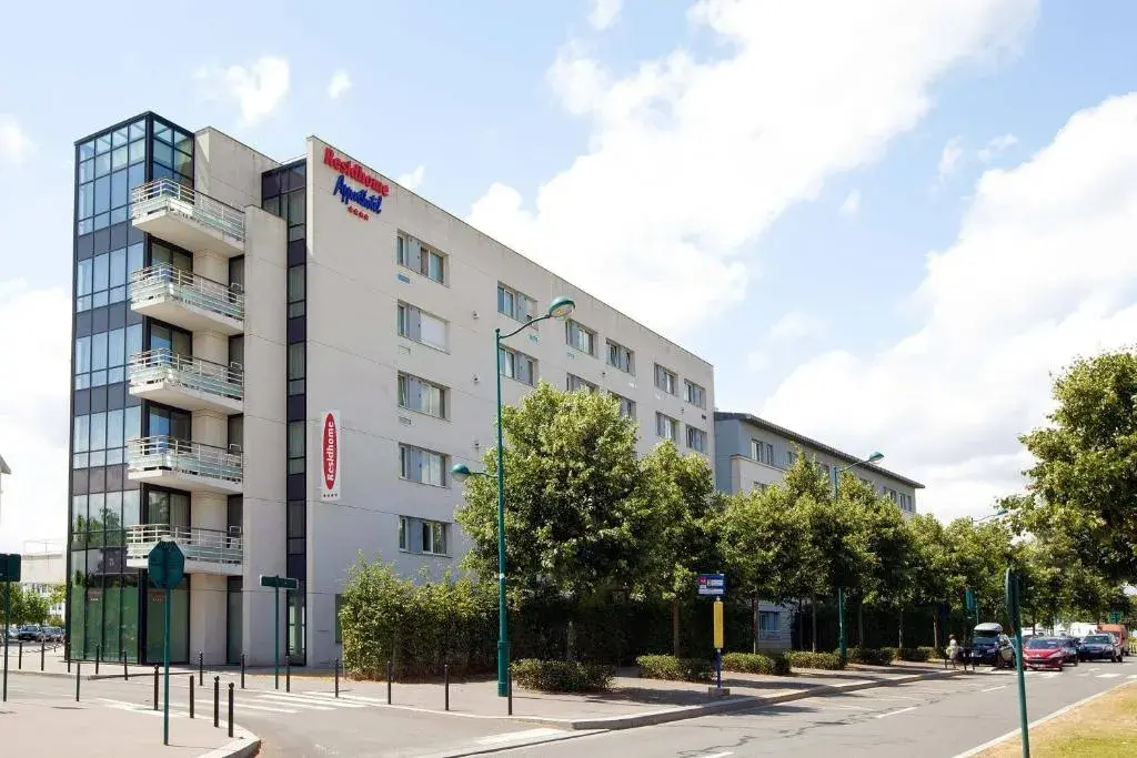Residhome Val d'Europe cercano a Disneyland Paris con cocina, wifi gratuita y aparcamiento privado.